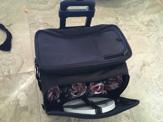 New perfect picnic bag on rollers with cooler compartment