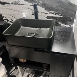 Vanity 24in With Sink And Toilet 