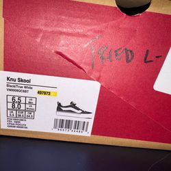Size 8 w/ 6.5 M New Pair of Nu Skool Vans