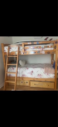 Bunkbed twin size oak with mattresses comes with the stairs also
