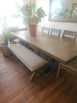 Dinning room  table and chairs