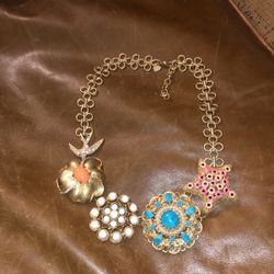 Beautiful design, vintage, goldtone necklace