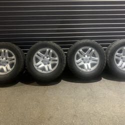 Toyota Tundra Wheel & Tires