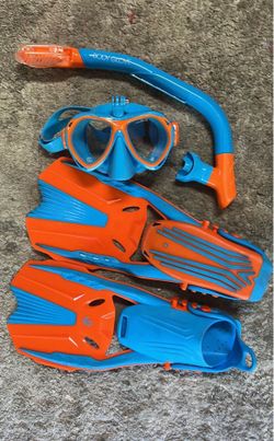 Body Glove Kids Snorkel Set - Fins (JR S/M 9-13) & Mask with GoPro Mount.
