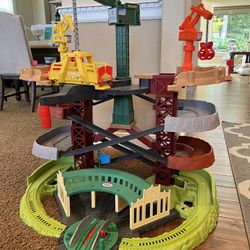 Thomas And Friends Train Tower, Tracks, And Train Set