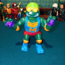Teenage Mutant Ninja Turtle Figure "Skateboarding Michaelangelo" ( Vintage Playmate 1991 )