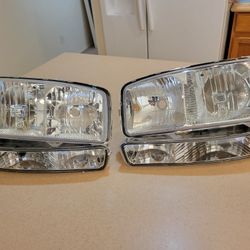 NEW GMC Sierra & Yukon headlight assembly set