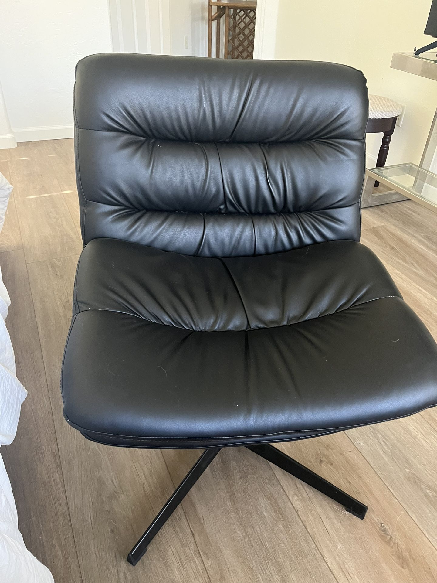 Swivel Chair Criss-Cross Legs Computer Desk Chair