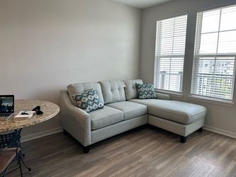 Rooms to Go Pull out Couch