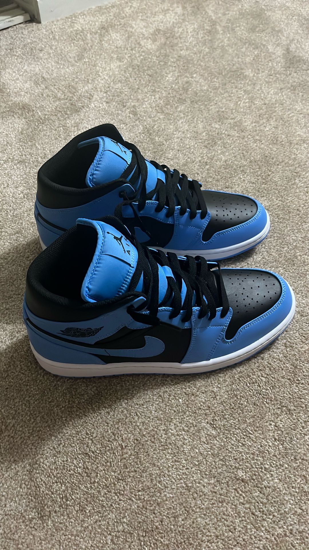 Men’s Jordan 1 Mid Royal Blue Never Worn