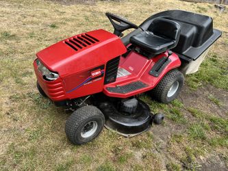 TORO RIDING LAWN TRACTOR
