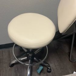 New with Tags Assembled Swivel Beige 