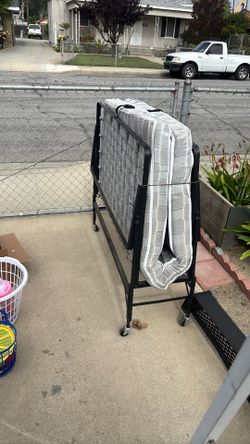 Twin size folding bed