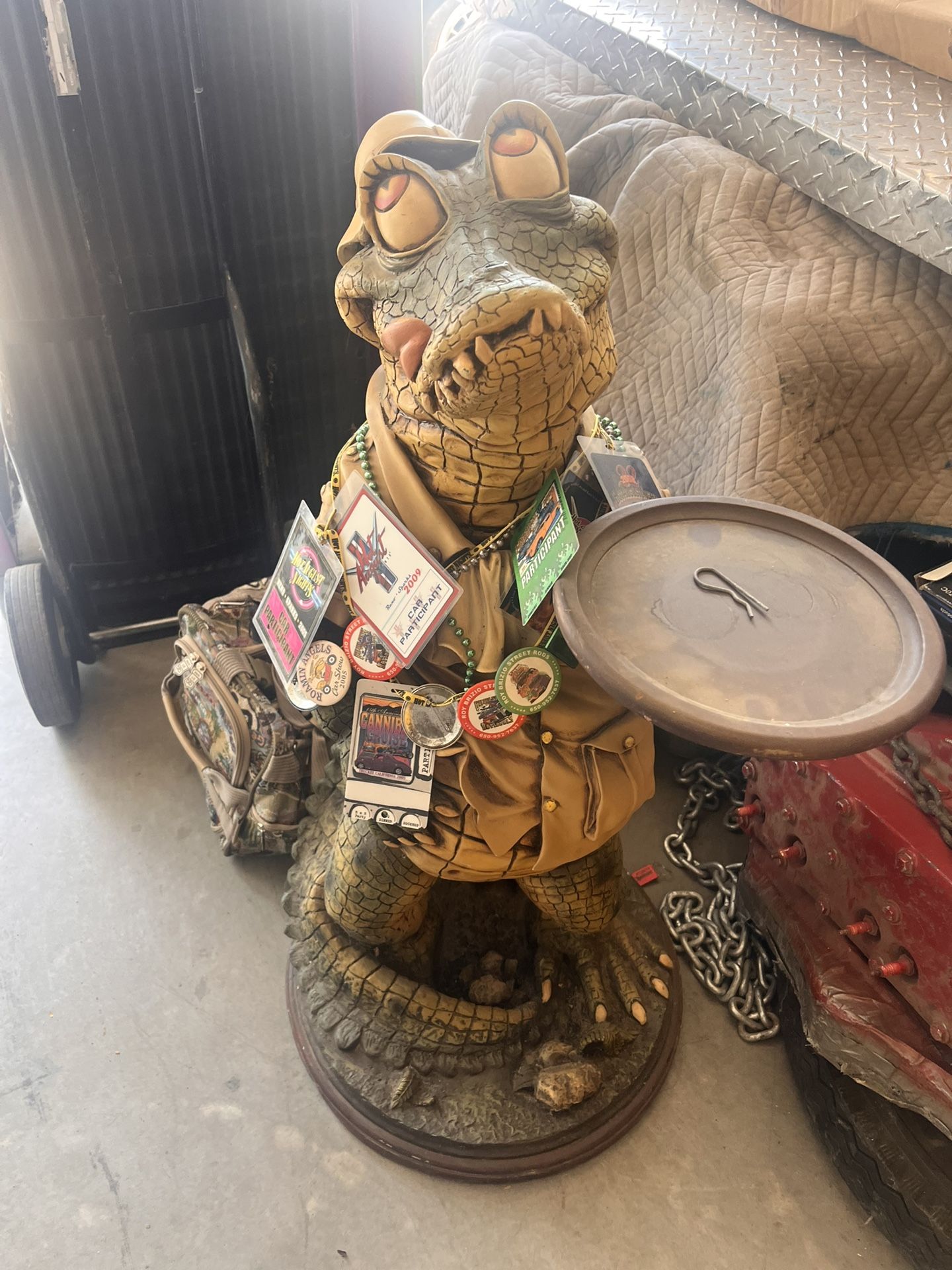 Crocodile Butler statue