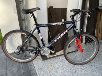 Trek 6000 Mountain Bike 49.5cm Great Condition Used for Sale in