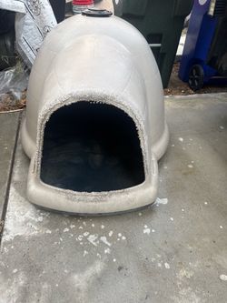 Igloo-Style Plastic Dog House NOT FREE PLS READ