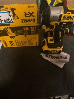 New -Dewalt XR 1/4    3-speed impact driver with 20v  XR BATTERY 6.0am