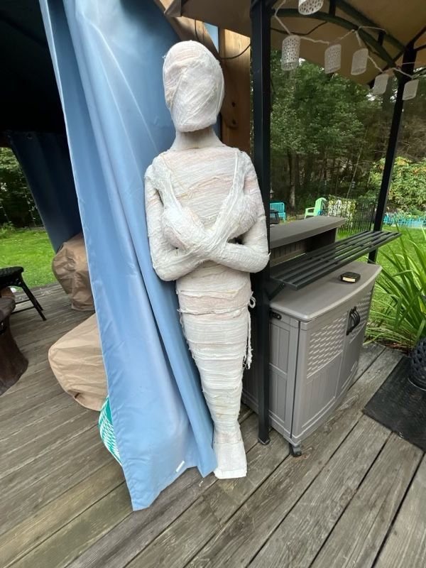 Used 6 Ft Mummy Comes apart Good Cond