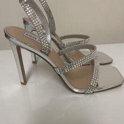 Steve Madden Women’s Heeled Sandal With RhinestoneSize 7.5M