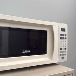 Small Sunbeam Microwave 