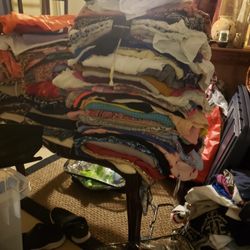 Lindas Ropas Para Niñas, Niños , Mujeres Y Jóvenes Varias Con Etiquetas Cómo Nueva Muy Buen Estado .
