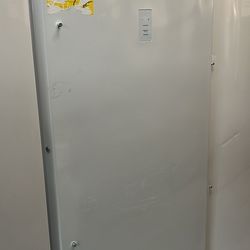 💥Great Deal💥 Garage Ready 21.3 cu. ft. Frost Free Defrost Upright Freezer in White