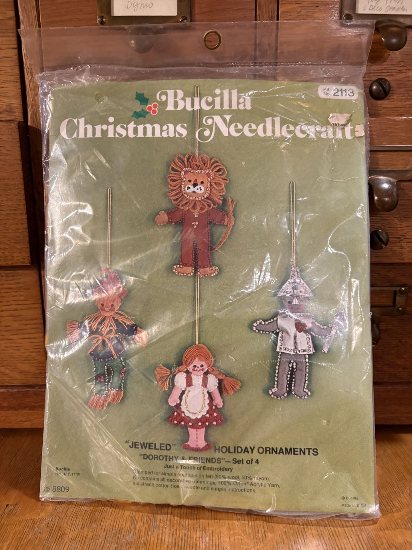 New In Pkg Wizard Of OZ Bucilla Ornament Kit #2113
