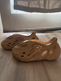 Addidas Foam runners 5Y