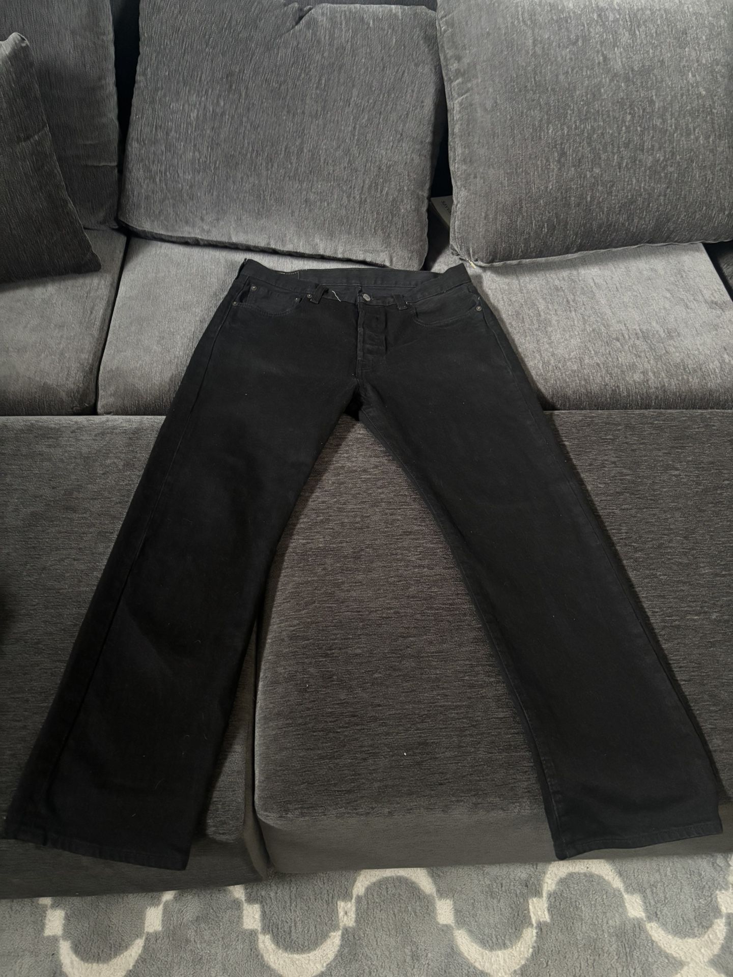 Black levi jeans