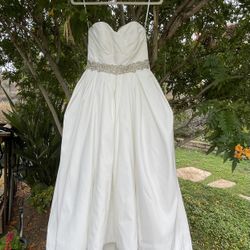 ✨ Oleg Cassini Wedding Dress – Size 6 ✨
