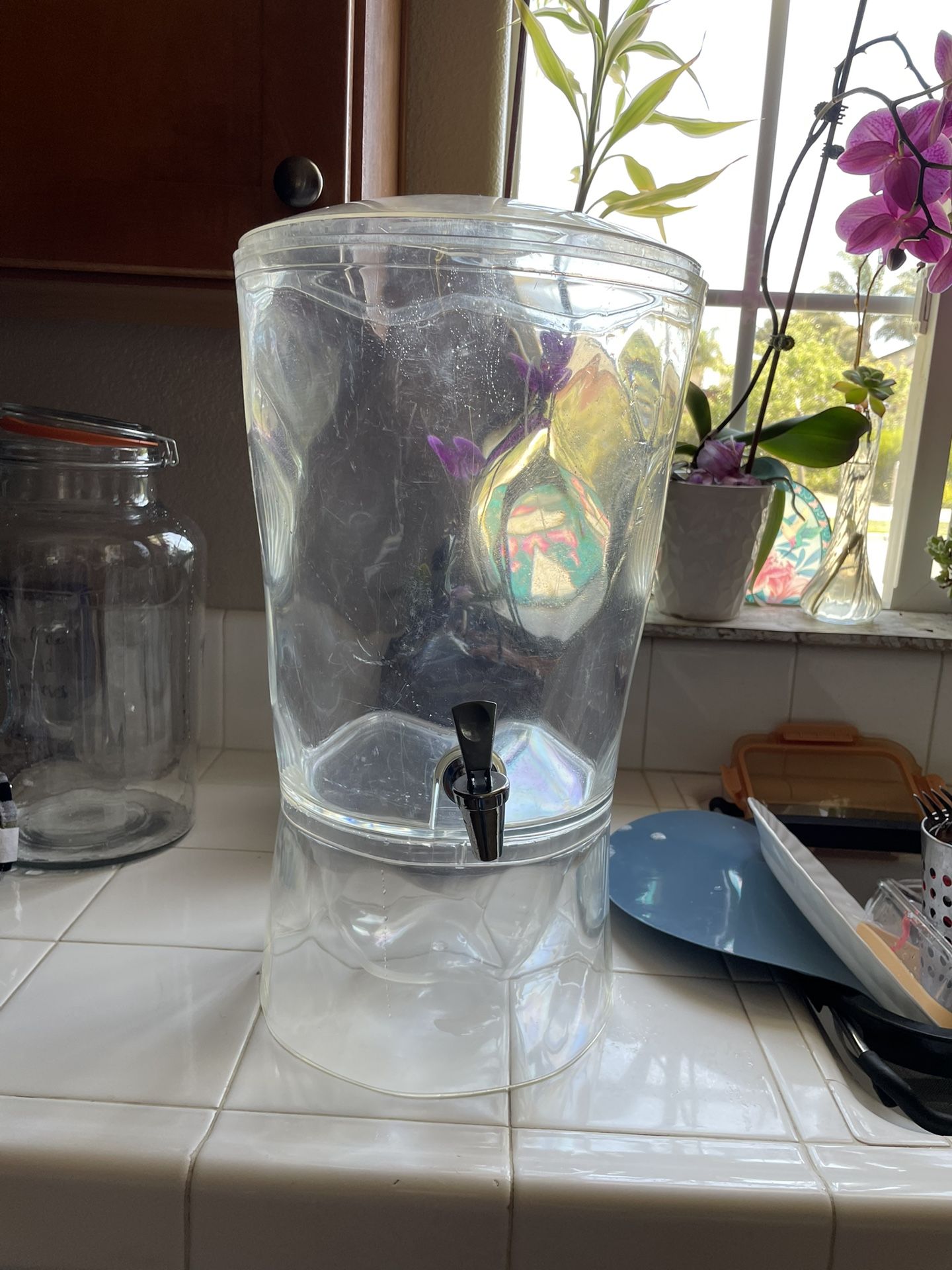 beverage dispenser acrylic