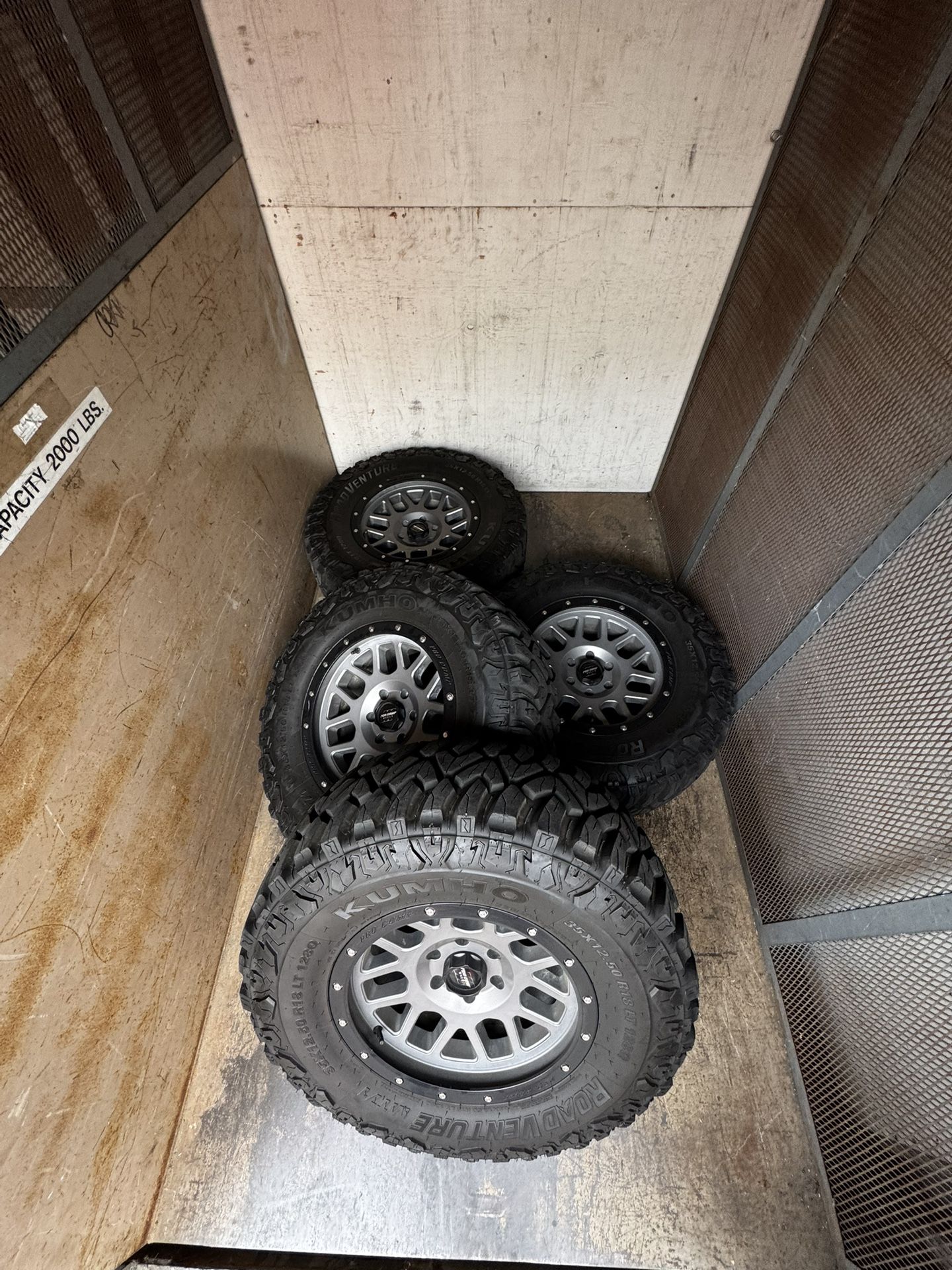 18x9 +0 6x139 Pro Comp Wheels With 35x12.5 R18 LT MT Mud Terrain Kumho Mt71 