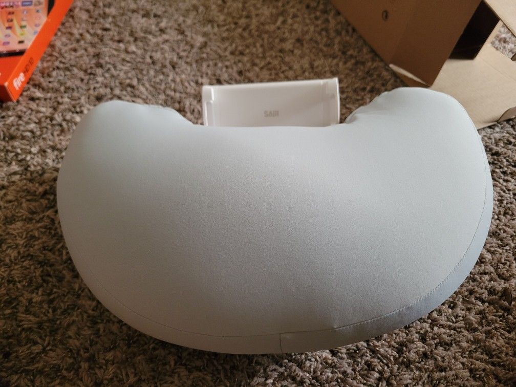 Tablet pillow holder