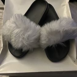 White Women’s Fur Slippers 