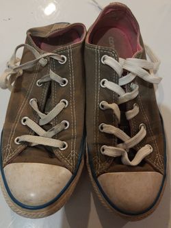 Converse girls size 4