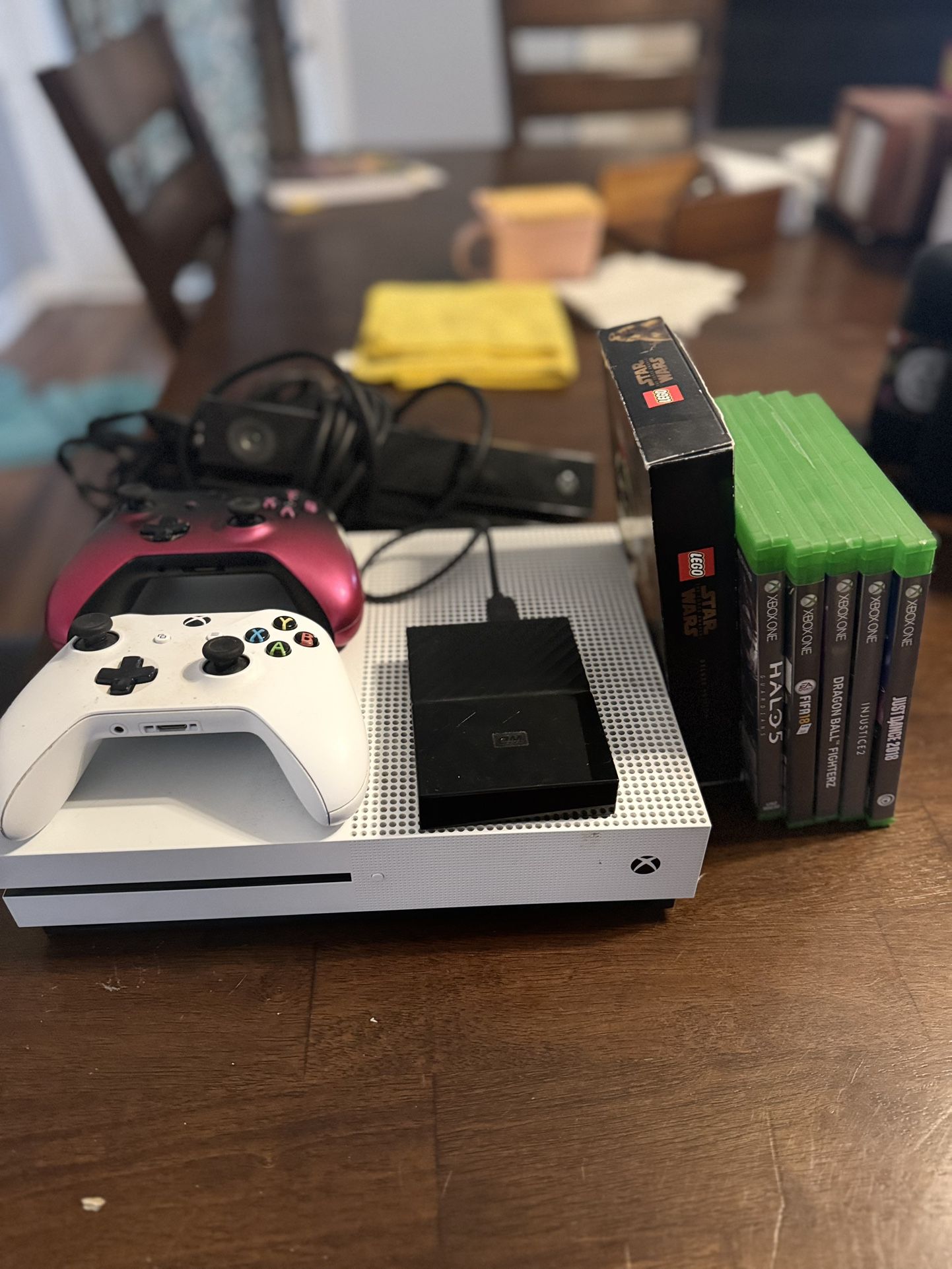 Xbox One S / Kinect / 1TB My Passport / 2 Controller 