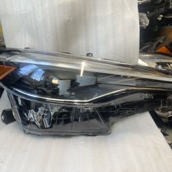 2022-24 TOYOTA CROSS Right Headlight 