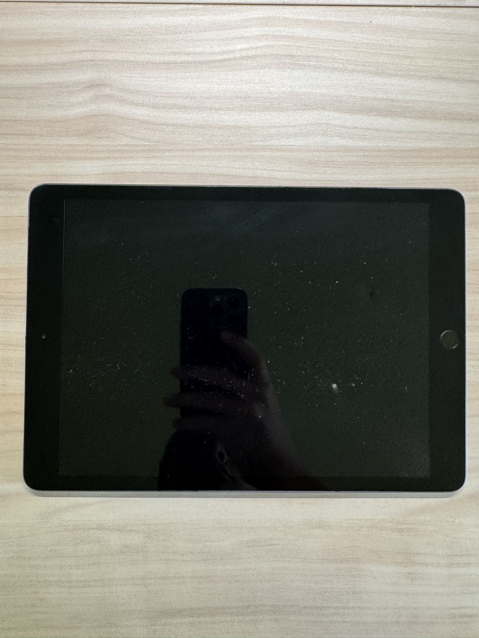 Apple iPad 7th Gen WiFi + Cellular (Read Description)