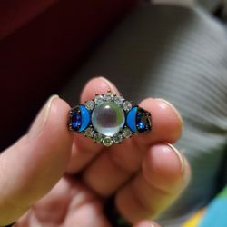 Vancaro Ring Size 8. Goddess Symbol