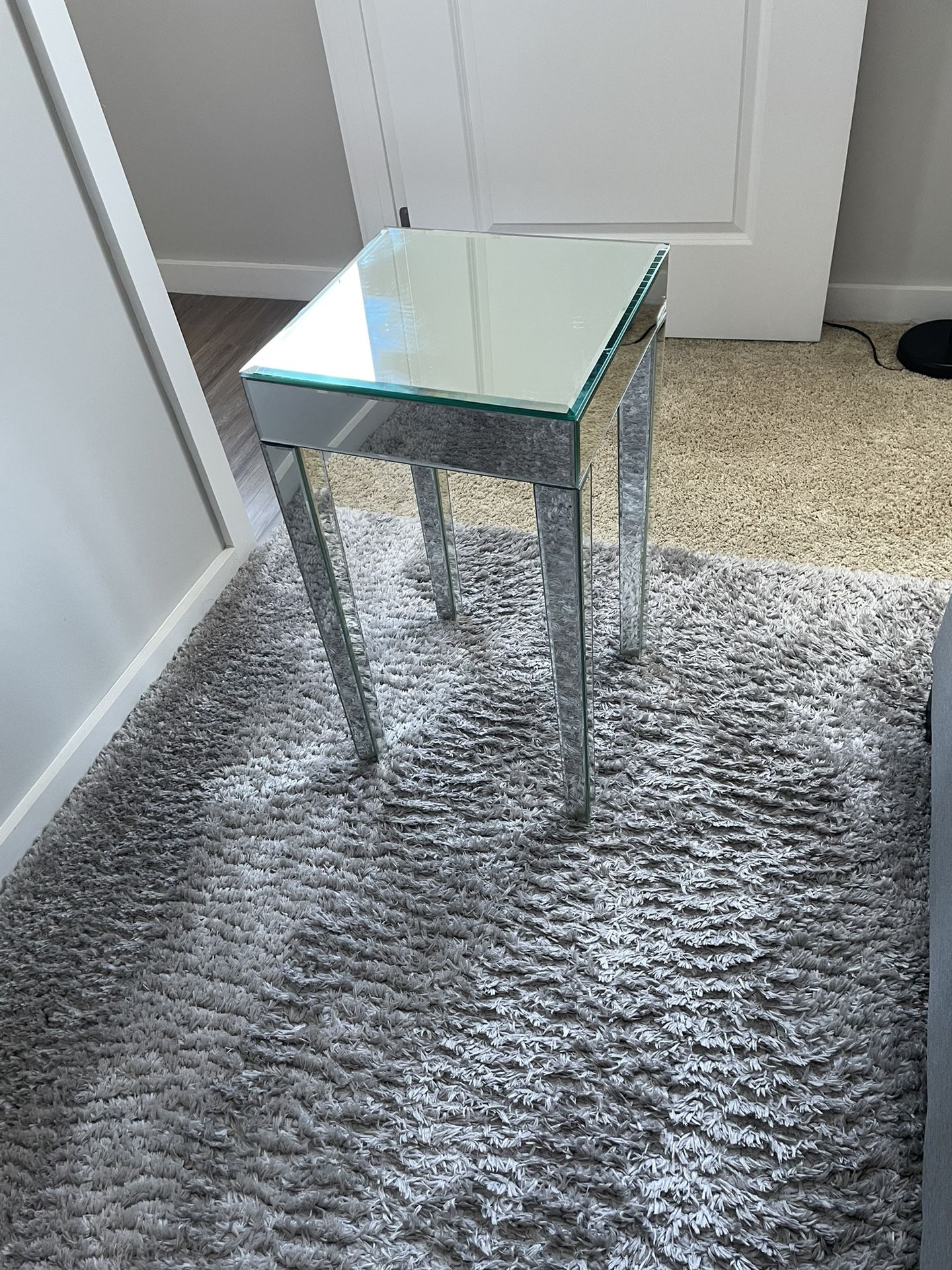 Mirrored Side-end Table