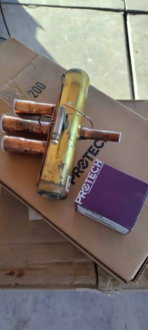 BRAND NEW 4 or 5 TON REVERSING VALVE ! 