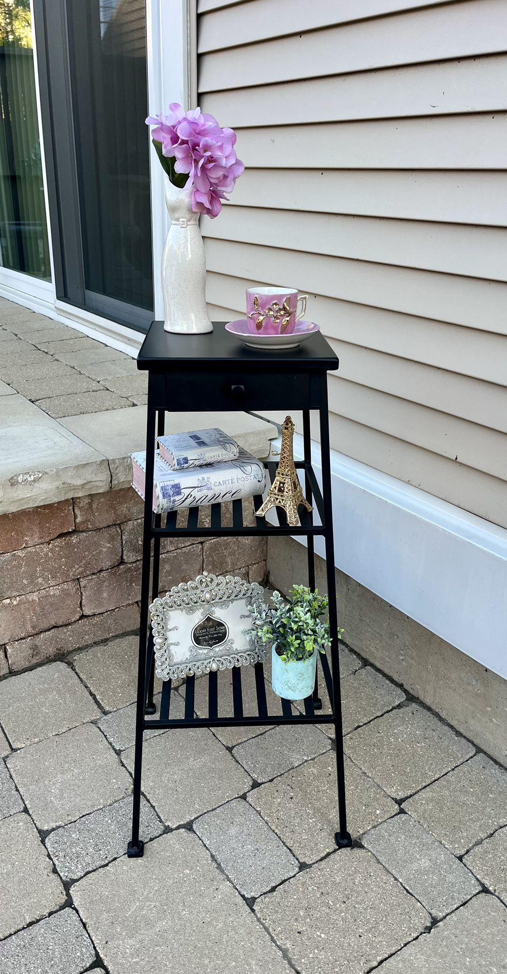 BLACK METAL SIDE TABLE WITH DRAWER