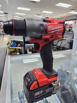 Milwaukee M18 FUEL Hammer Drill with Battery