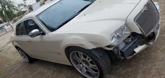 Parting Out Chrylser 300 06