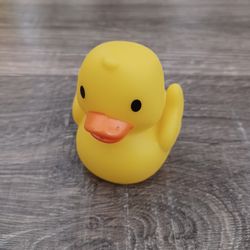 Classic Yellow Rubber Duck Bath Toy