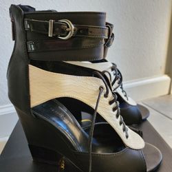 Gorgeous Lace-Up Wedge Heels – Size 6.5