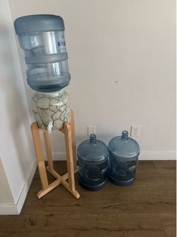 Water crock dispenser