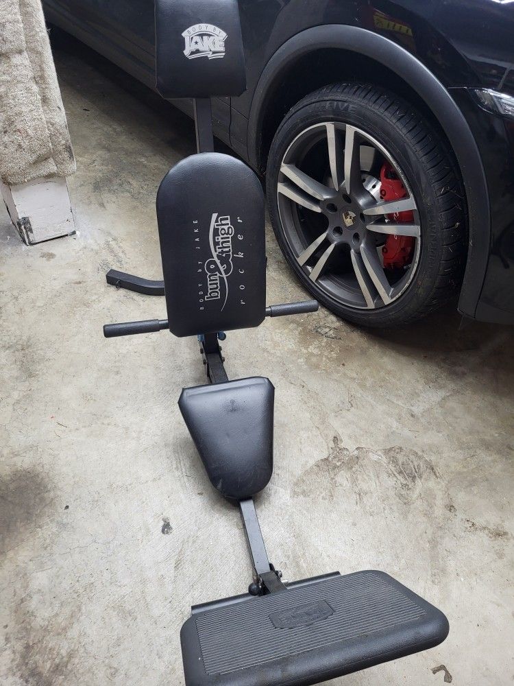 BODY BY JAKE BUN & THIGH ROCKER W/ 4 RESISTANCE BANDS