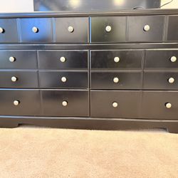 Moving sale- 6 Drawer Dresser with mirror, And 2 Matching night stands