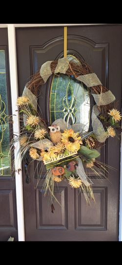 BEAUTIFUL DOOR DECORATION $25